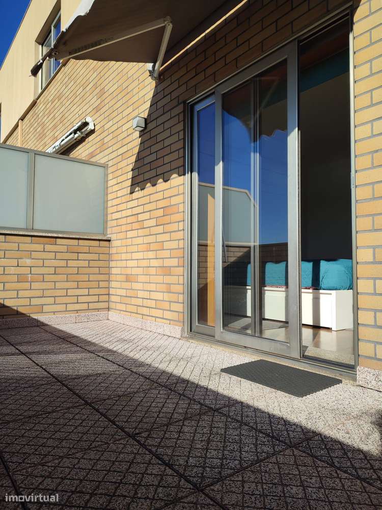 Moradia T4 (2 suites),cond. fechado, piscina, campo de jogos e ginásio-27