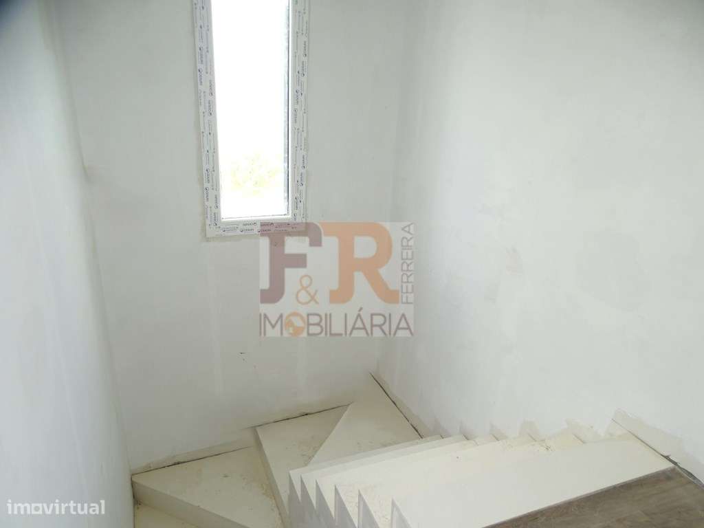 Moradia Duplex T3 Semi-Pronta!Pinhal General Fernão Ferro-11