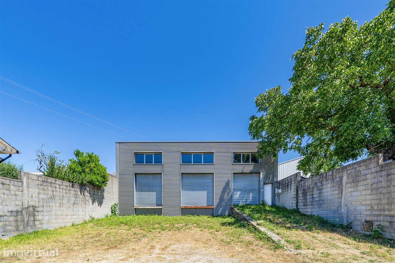 Conjunto de Pavilhões Industriais para Reabilitação | Parada de Tibães-37