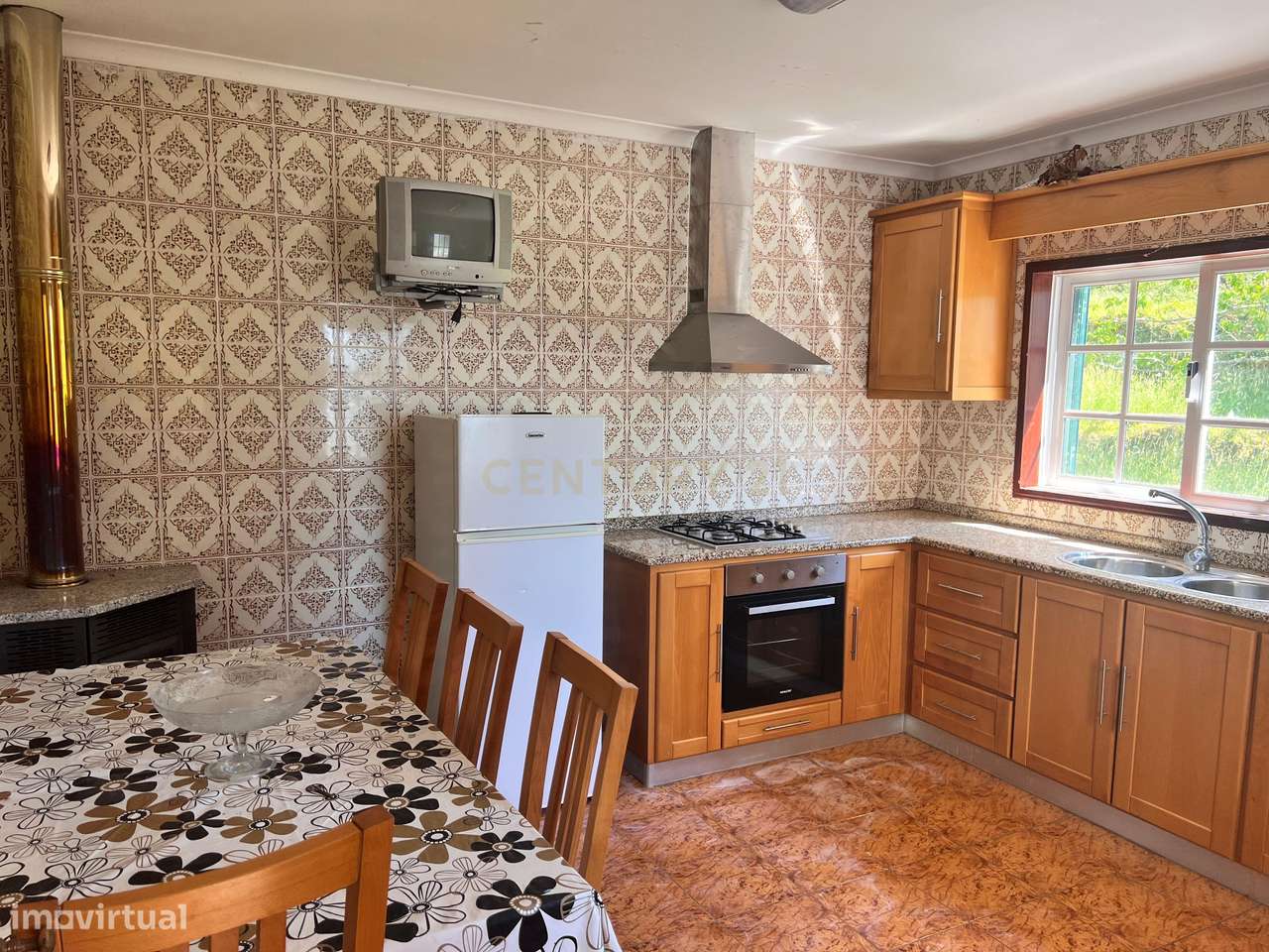 Casa com 333m², contendo 5 quartos, uma loja no térreo, área externa e - Grande imagem: 3/30