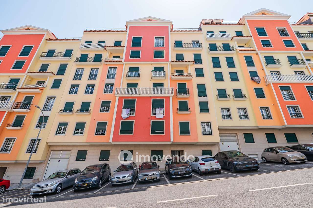 Apartamento T2, com estacionamento e cozinha equipada, na Amadora-49