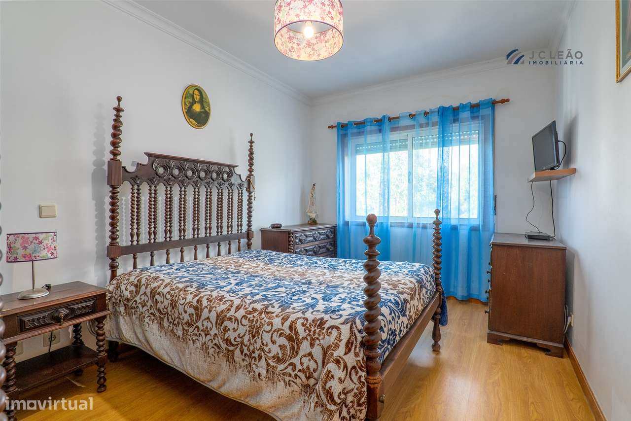 T3 com Excelente Exposição Solar no Coração de Paredes-34