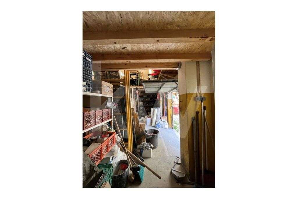 Garagem dupla, com janela e casa de banho - Grande imagem: 4/14