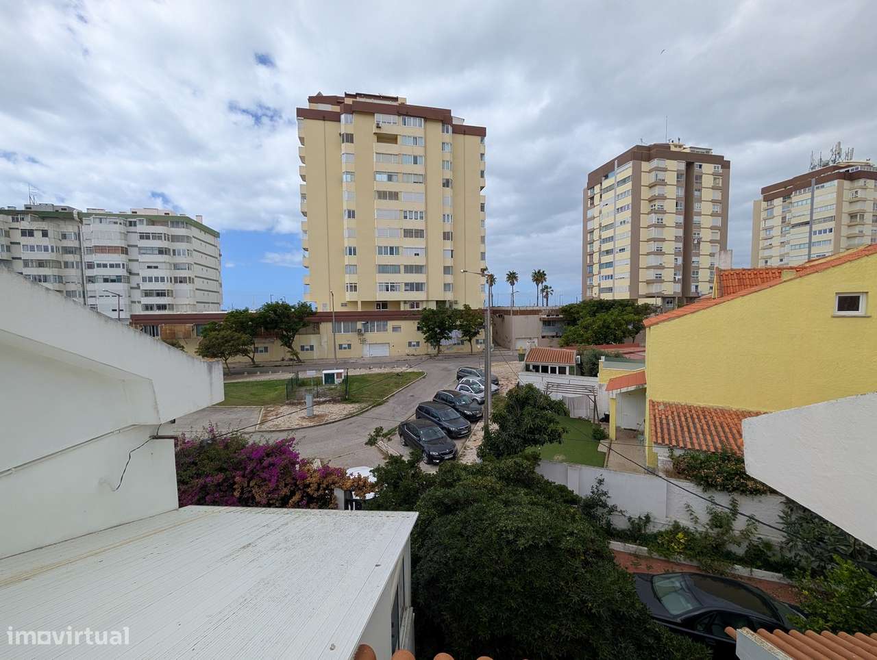 Excelente moradia centro Costa Caparica-30