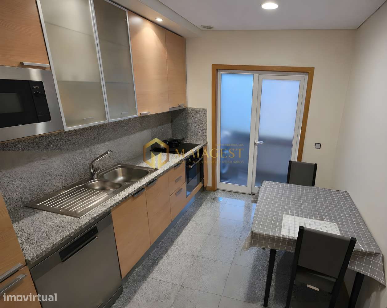 T2+1 como Novo com Varanda e Garagem no Centro de Rio Tinto - Grande imagem: 4/14