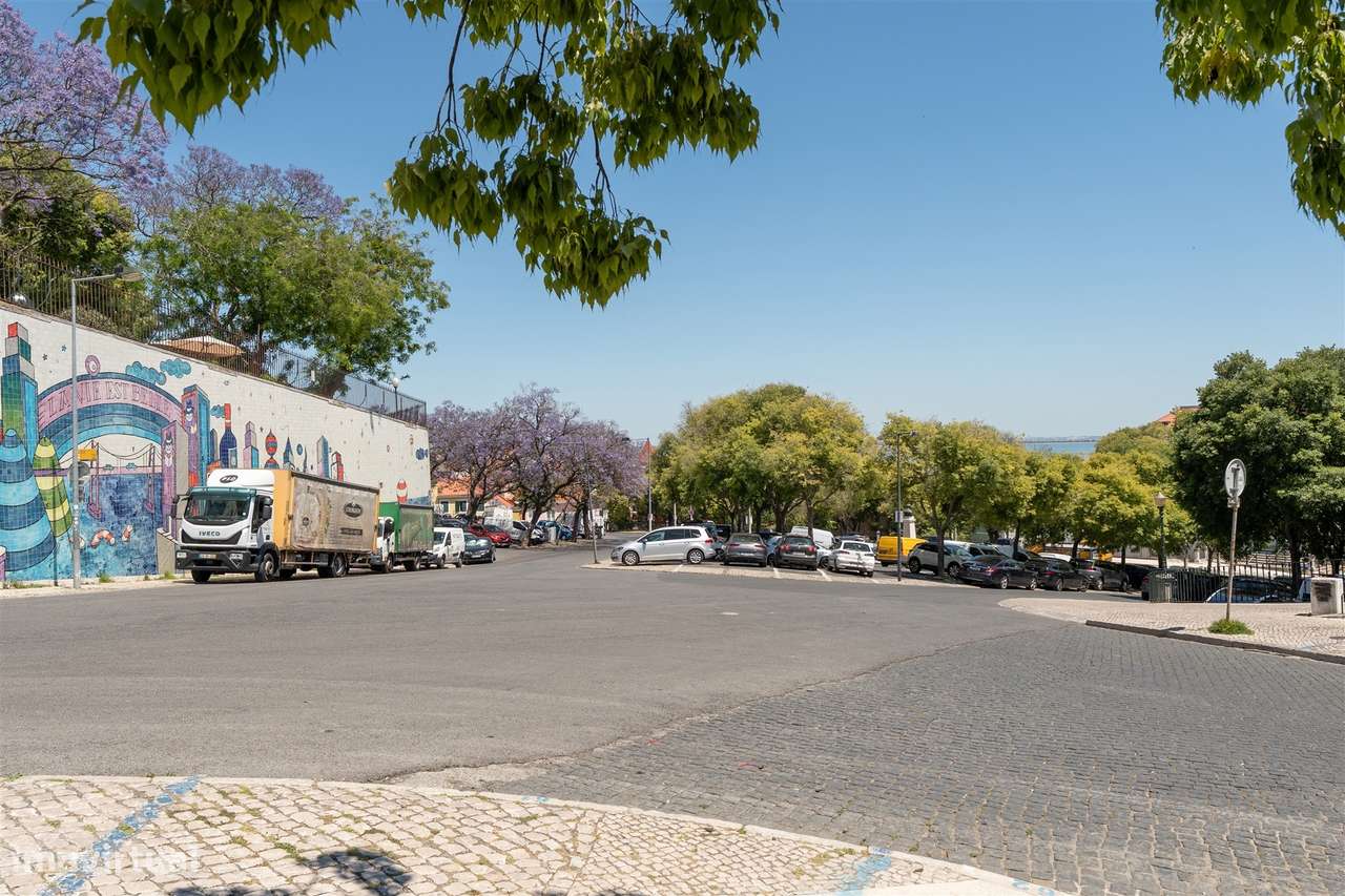 Apartamento T2 renovado, às portas de Alfama, Lisboa.-31