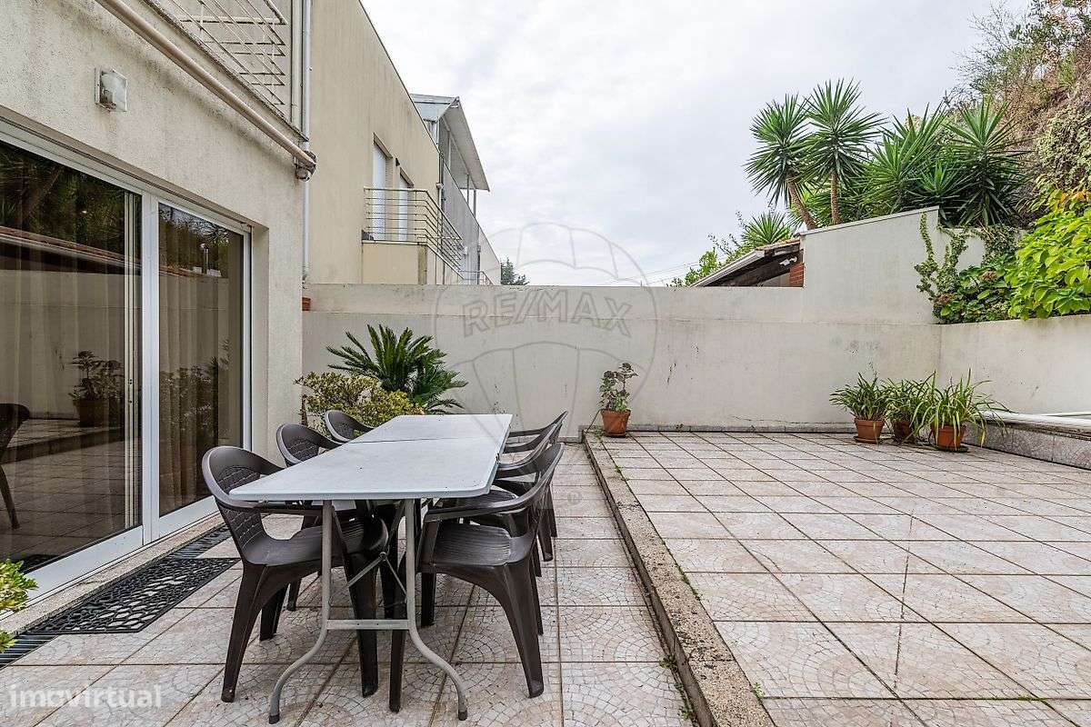 Moradia T5 para venda-8