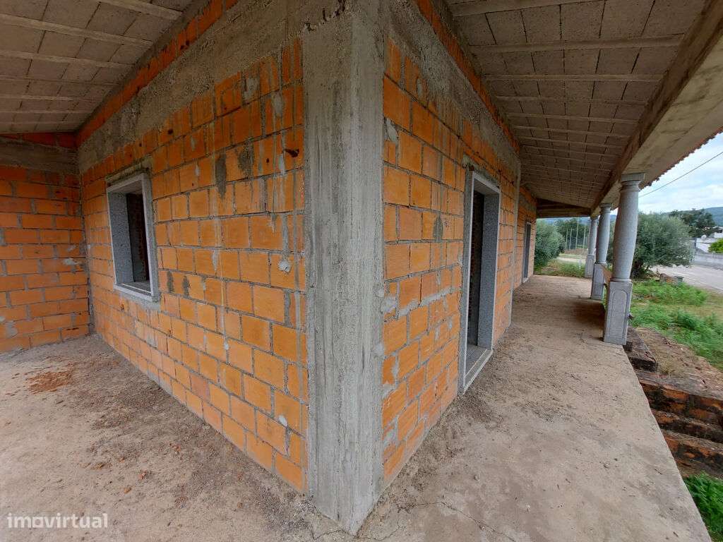 Moradia T3  com Garagem em construção Vila Cova de Alva-7