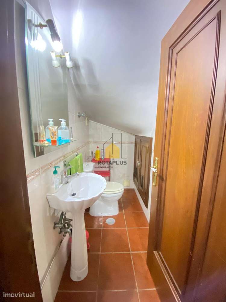 Moradia T4, Salão de Convívio e Excelente Localização-32