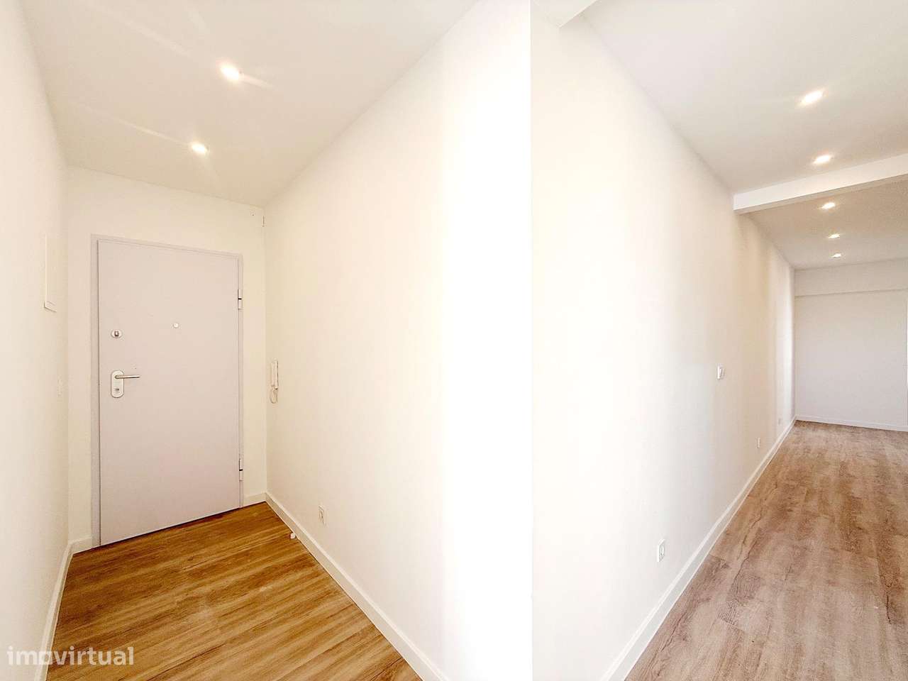 T2 em Santa Iria da Azóia c/ vista rio e arrecadação!-16