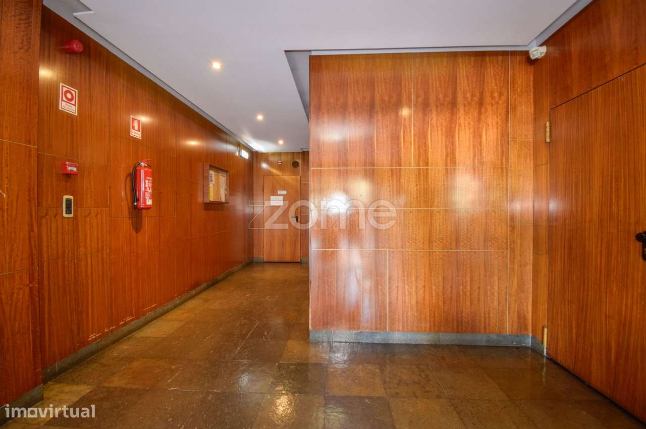 Apartamento T4 na urbanização do Almirante em Loures - Grande imagem: 4/32