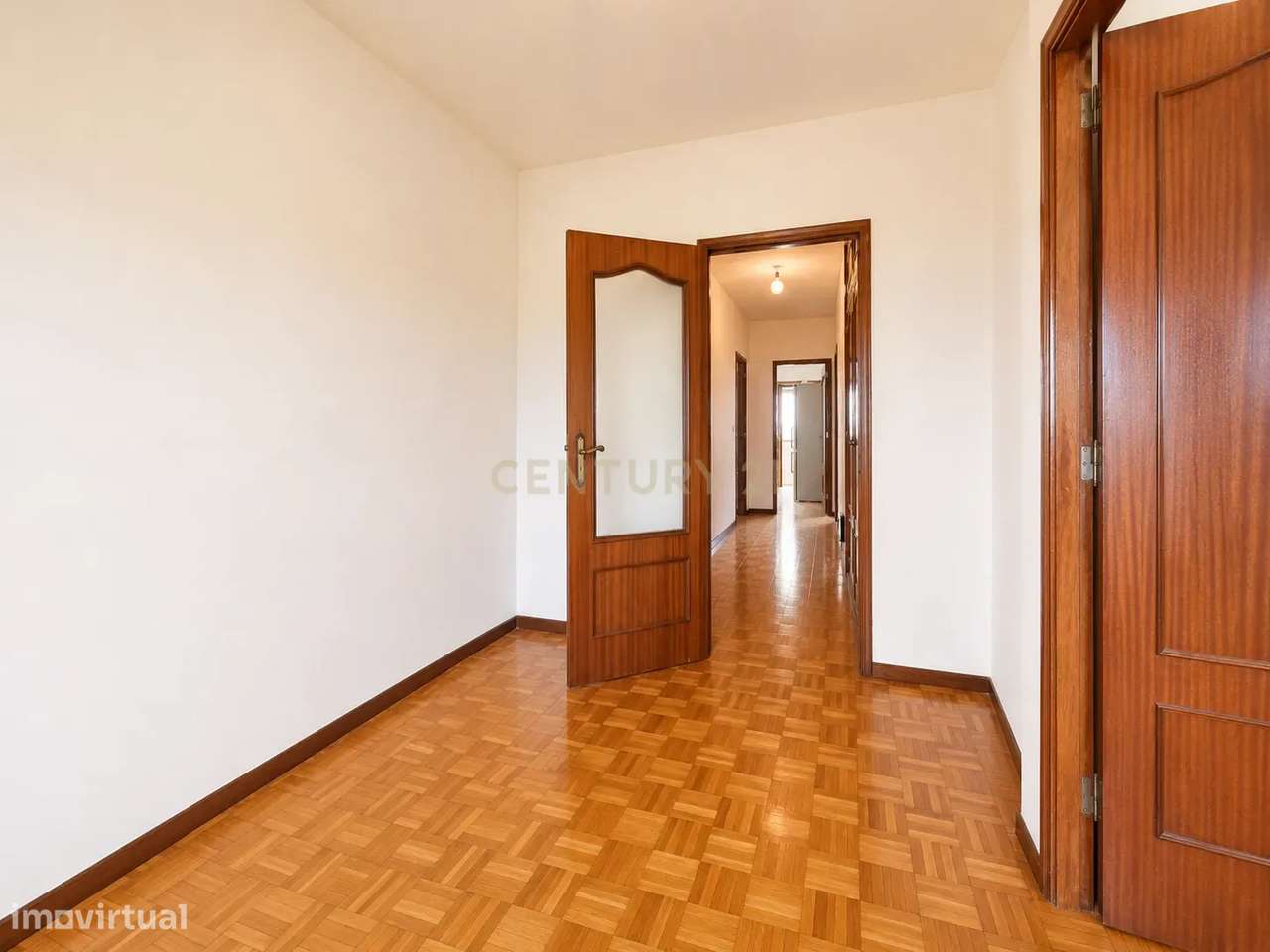 APARTAMENTO T2 | VARANDA | LUGAR DE GARAGEM | ARRUMOS | ELEVADOR | GON-18