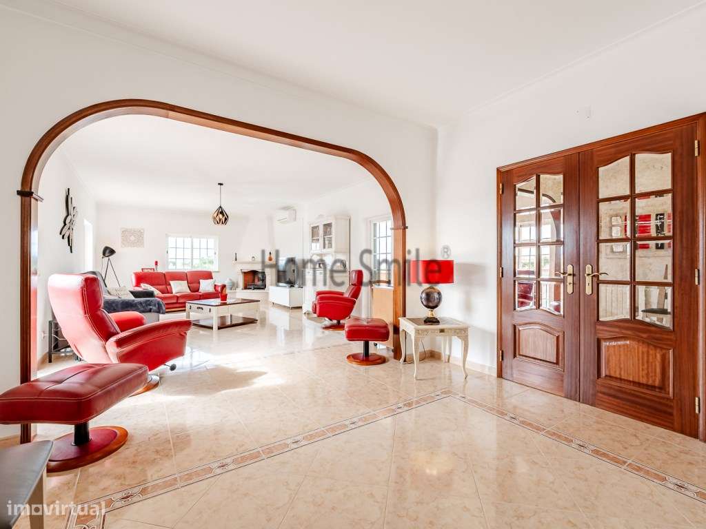 MORADIA COM PISCINA. EXCELENTE QUALIDADE-11