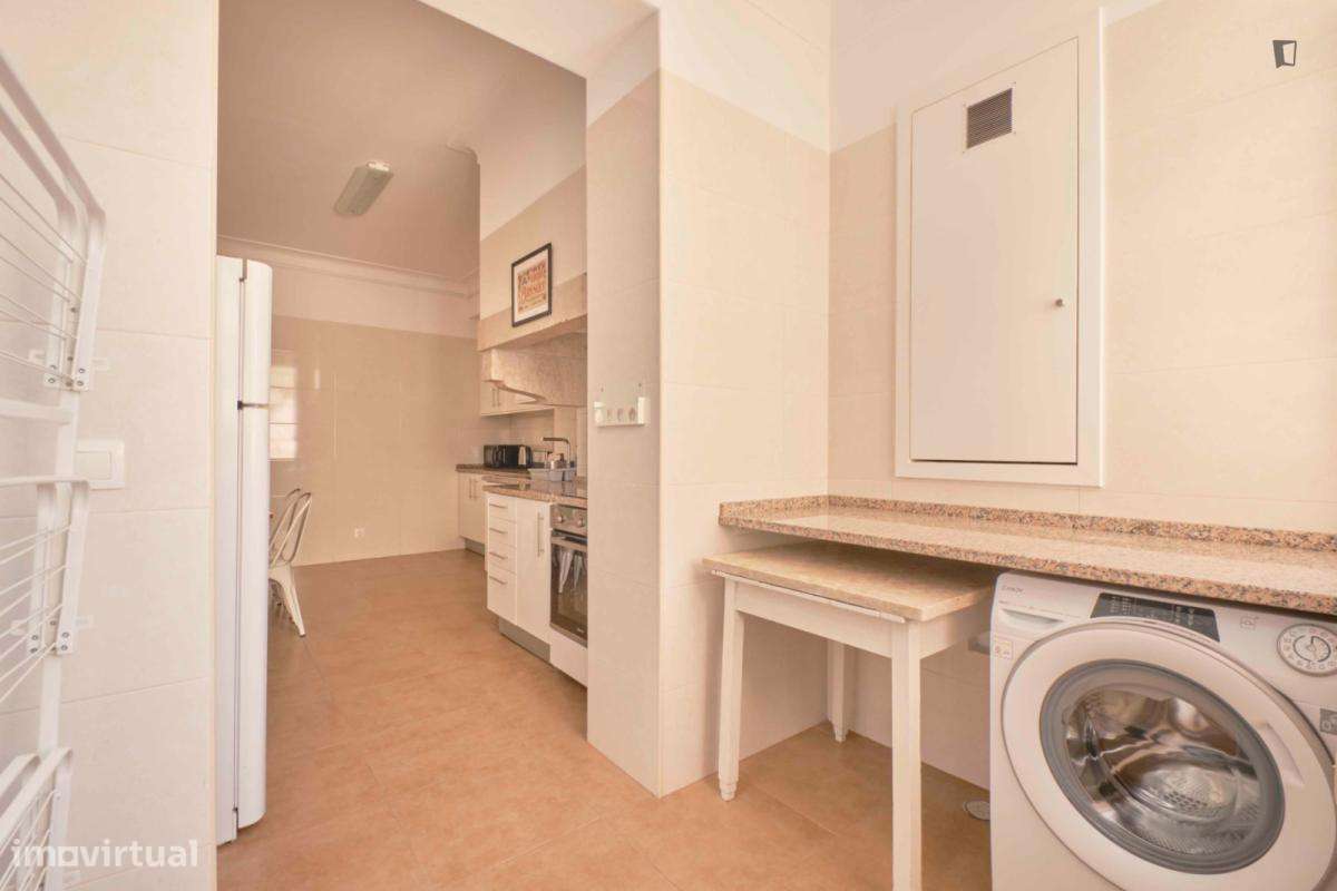 Quarto - localizado em São Sebastião Lisbon - Grande imagem: 5/20