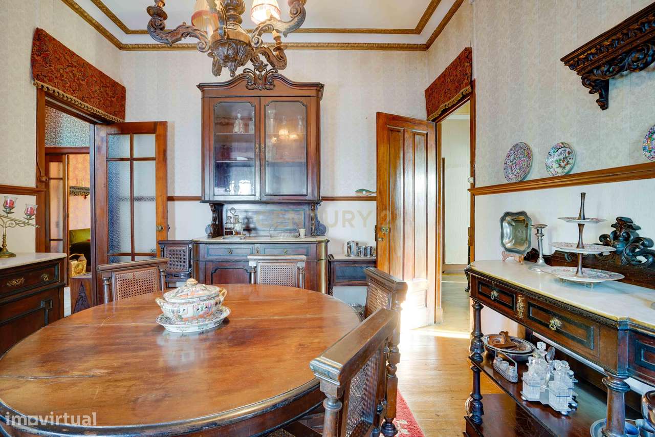 Moradia independente T6, situada no coração da linha de Cascais, junto-14