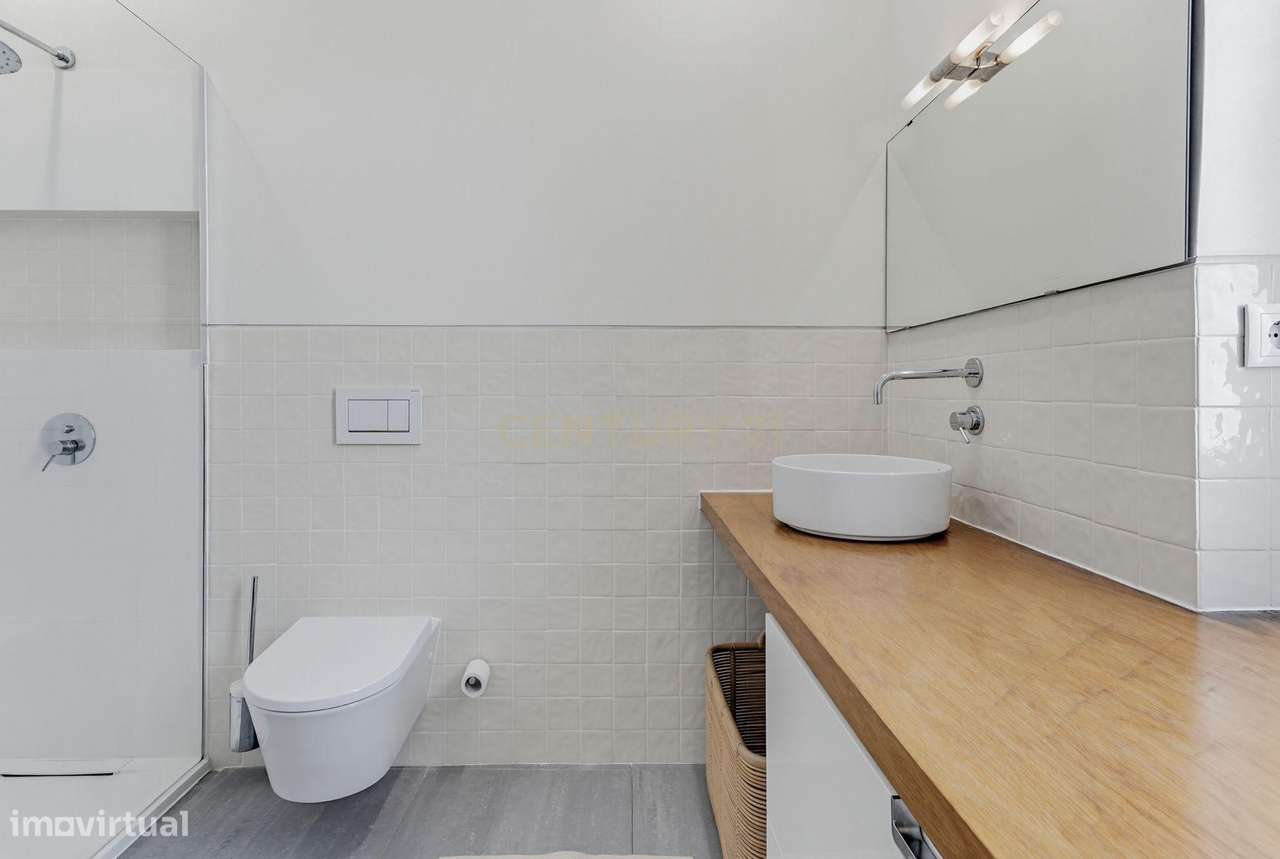 Moradia isolada T3 + 1 com vista mar em localização premium no coração-37