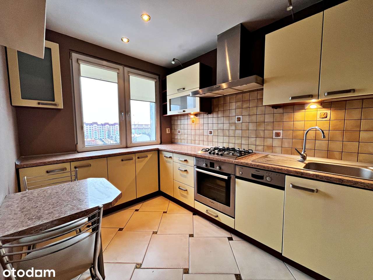 2 pokojowe mieszkanie z balkonem na 9 piętrze - ul. Kochanowskiego 1/3-3