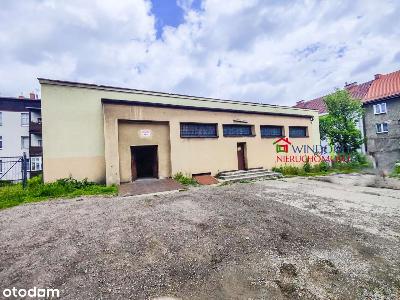 SUPER CENA!. Duży podpiwniczony obiekt handlowo-usługowy.Winda.Parking-1