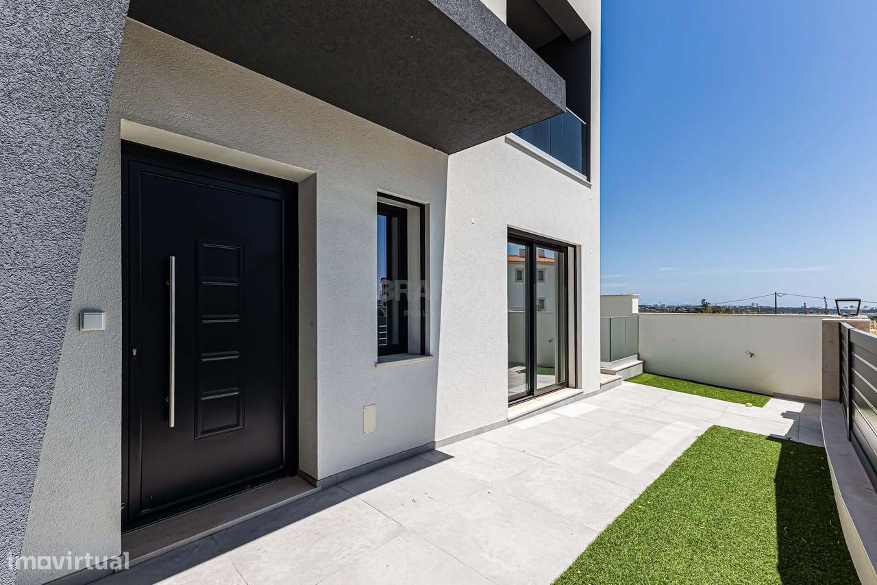 Moradia T3 com piscina e garagem - Mexilhoeira Grande-38