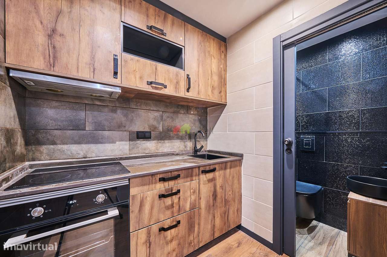 Apartamento T2 remodelado em Lisboa-13