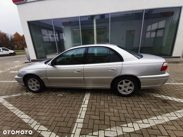 Opel Omega 2.2 Elegance - 10