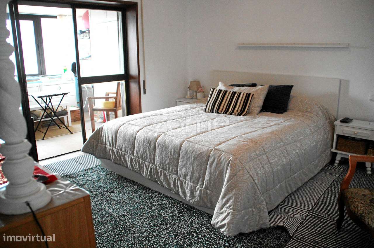 Apartamento T3 de cobertura, com terraço e garagem-7