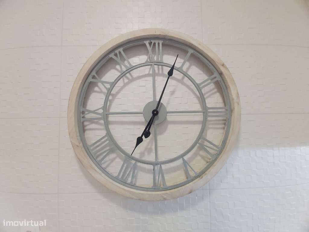 T2 remodelado em condomínio com piscina e campo de ténis-44