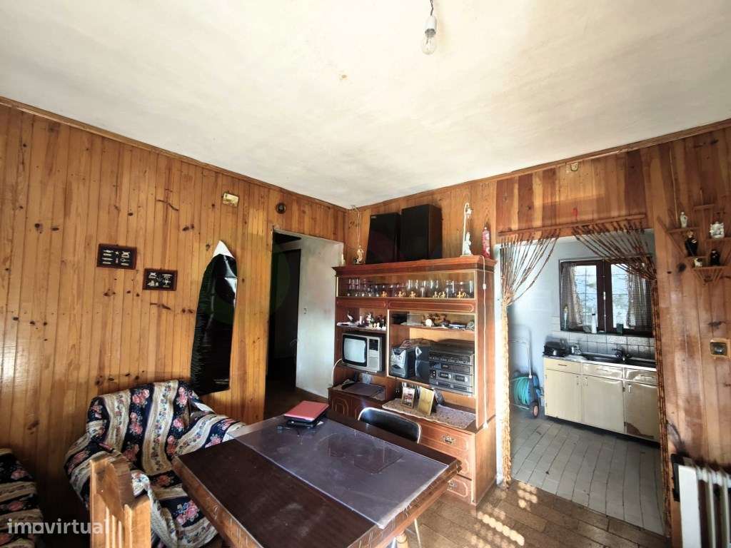 Moradia T3 com terreno em Vilar de Cunhas-8