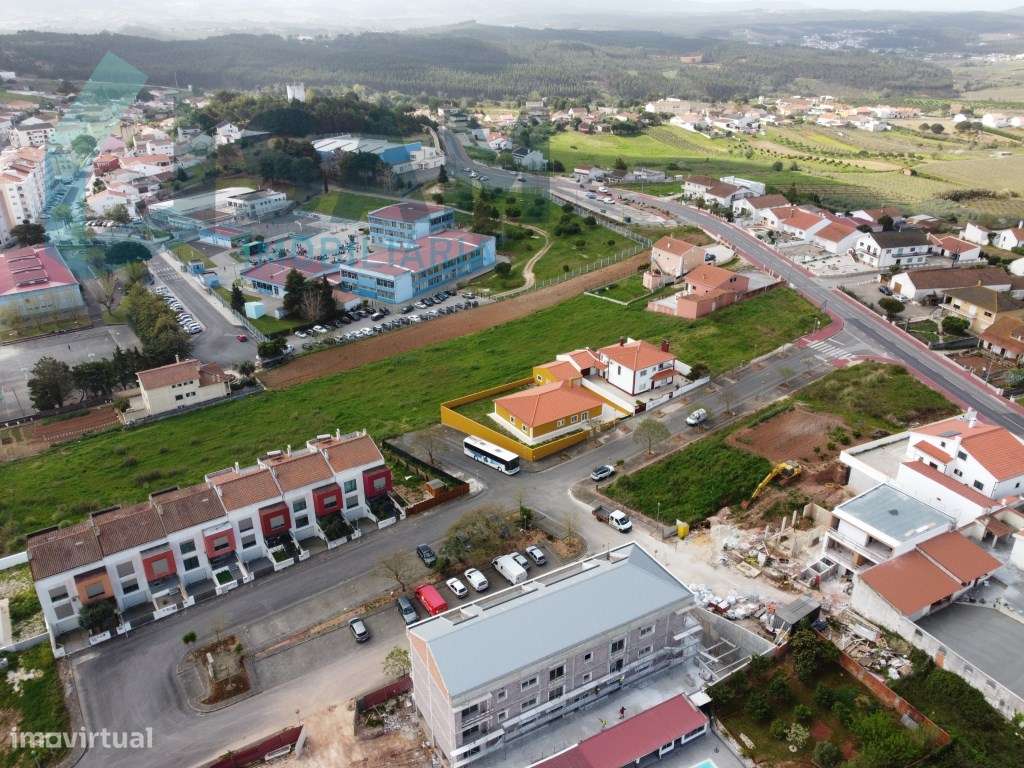 Moradia térrea T4, localizada em Cadaval - Grande imagem: 5/27