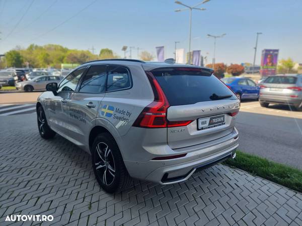 Volvo XC 60 B4 MHEV AT AWD Ultimate Dark - 8