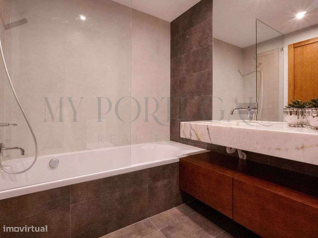 Elegância e Modernidade: Moradia T4 de Luxo com Rooftop em Alcochete-18