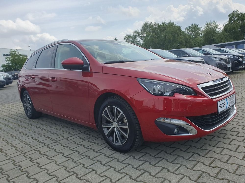 LED kombi bogata wersja wyposażenia Allure