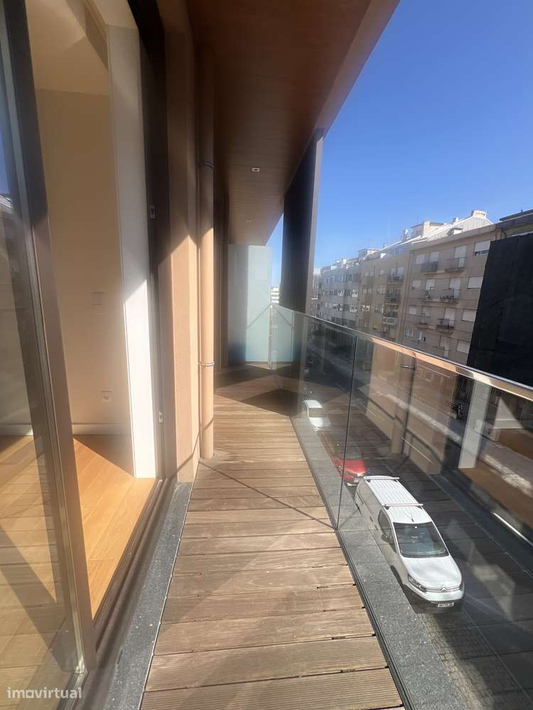 T2 com Lugar de Garagem - Padrão da Légua - Grande imagem: 1/23