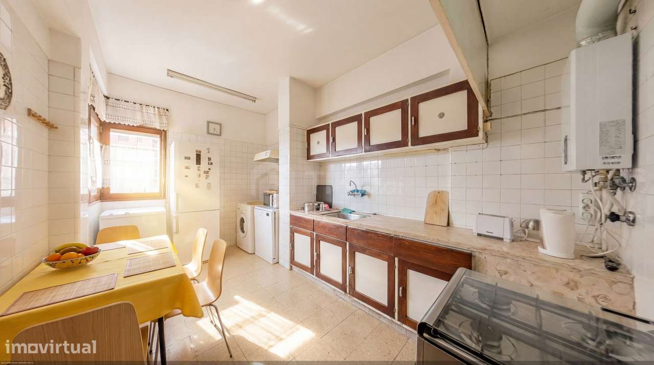 T4 COM 3 FRENTES SOLARES E ÁREAS ACIMA DA MÉDIA | METRO DE CHELAS-18