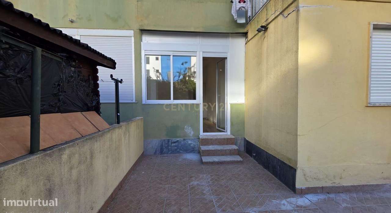 T2 Totalmente Remodelado com Terraço em Algueirão-Mem Martins-13