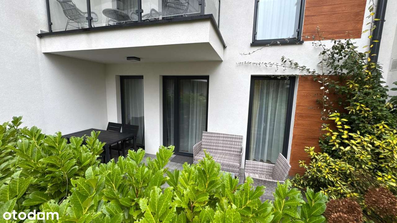 Apartament 34 m² z tarasem i basenem w Pobierowie - miejsce parkingowe-8