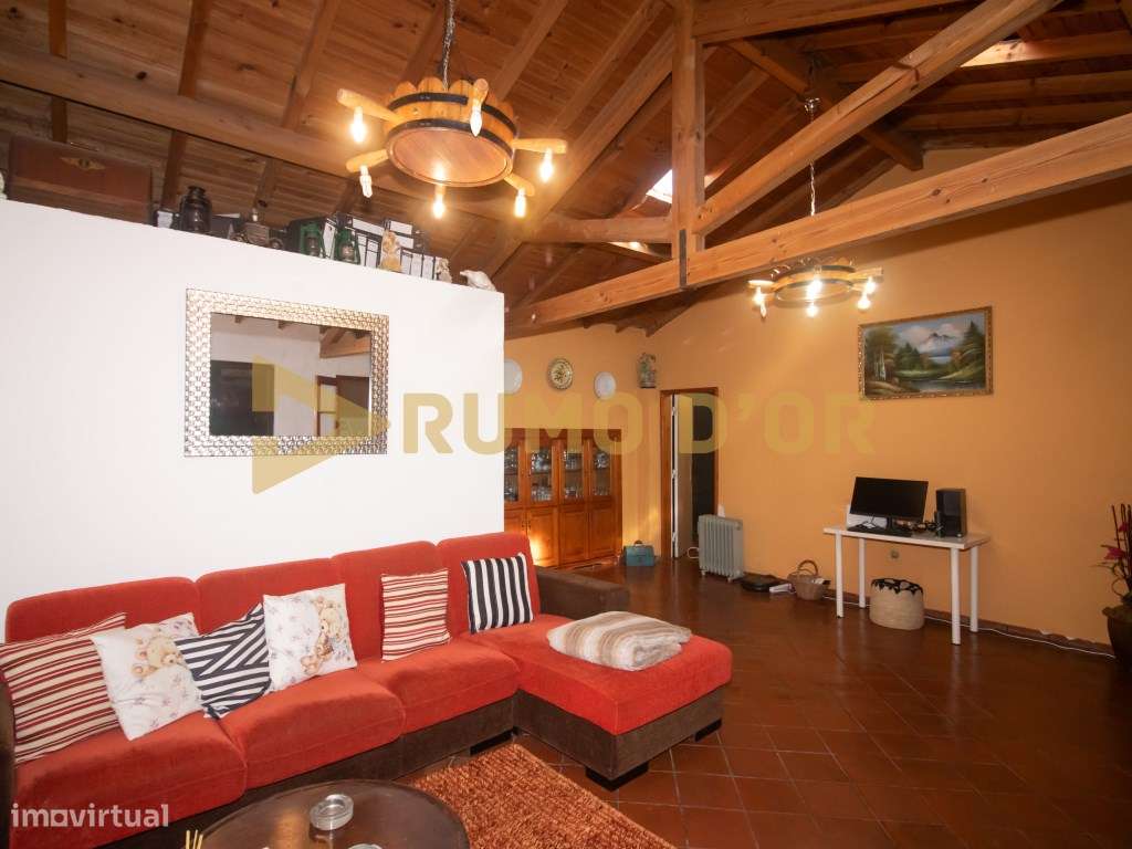 Moradia T3 +1 com Excelente Espaço e Tradição no Tojal - Alenquer-21