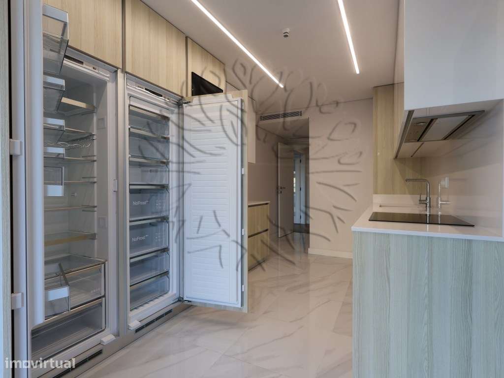 Apartamento T3 usado como novo em Vale Salgueiro, Montijo. Com 196 ...-7