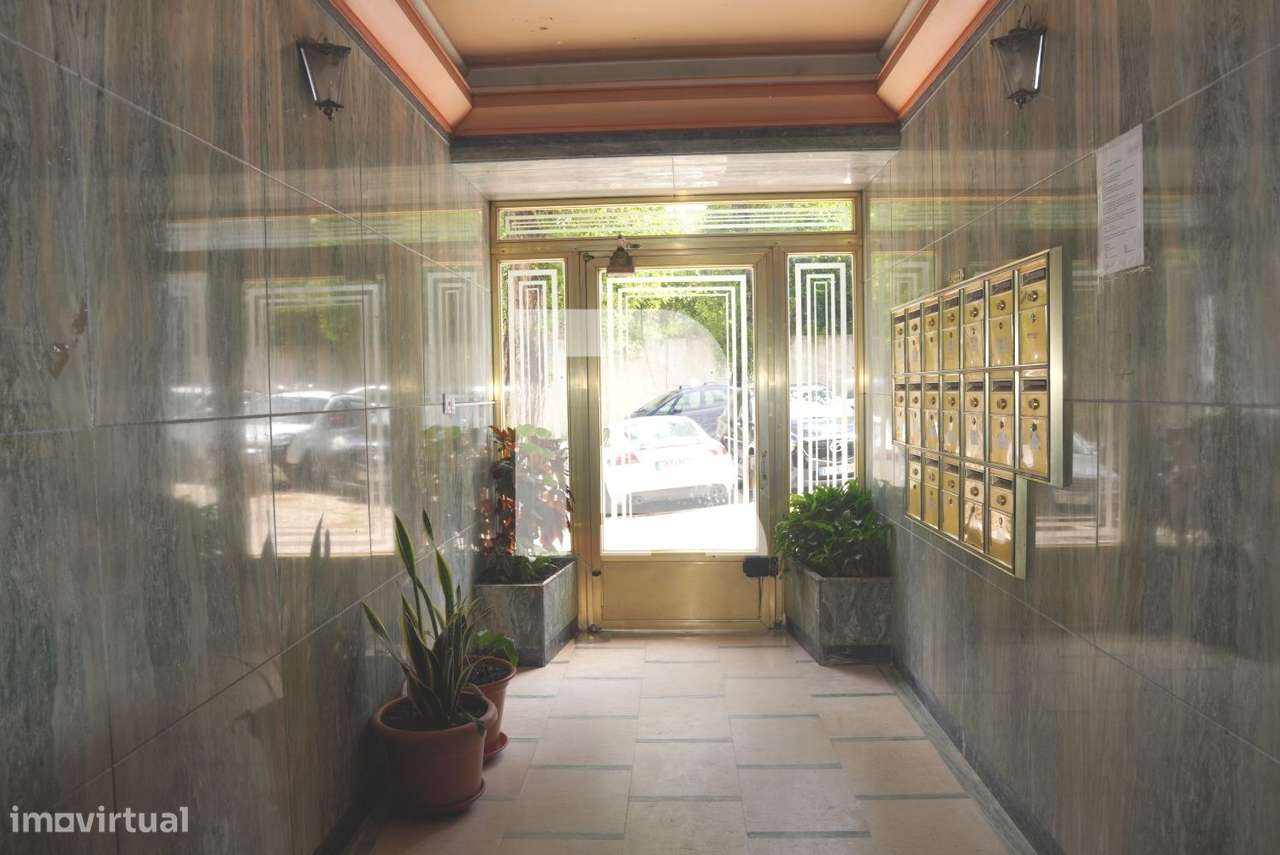 Apartamento T3 totalmente remodelado em Benfica-6
