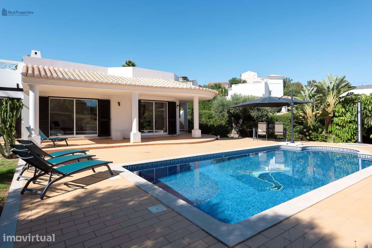 Moradia Térrea T4 Isolada em Albufeira – Um Refúgio de Luz, Conforto e-32