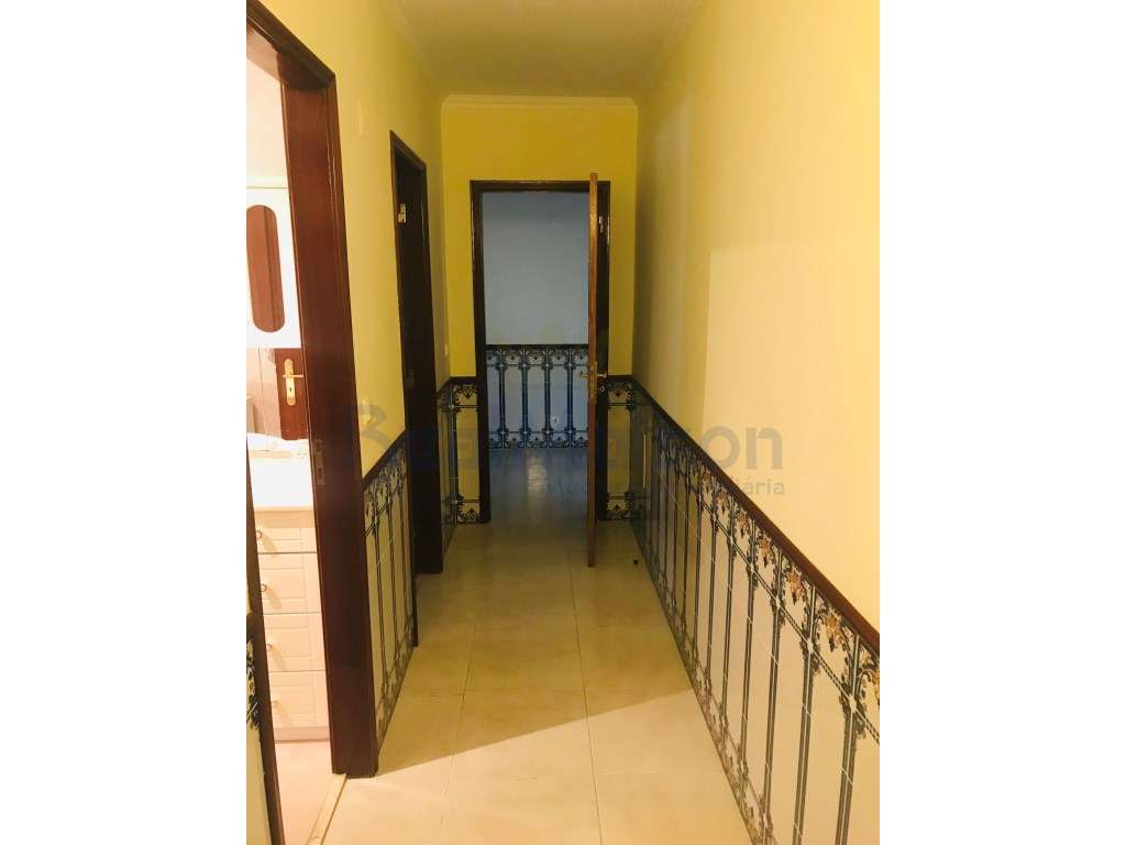 Vende-se Apartamento T3 c/ Box/Garagem - Mem Martins-2