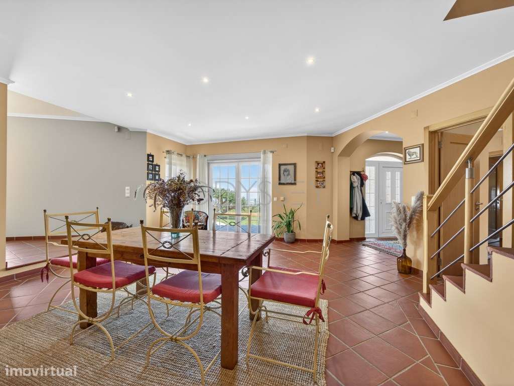 Villa T3 com piscina e vistas panorâmicas aninhada na aldeia histór...-13