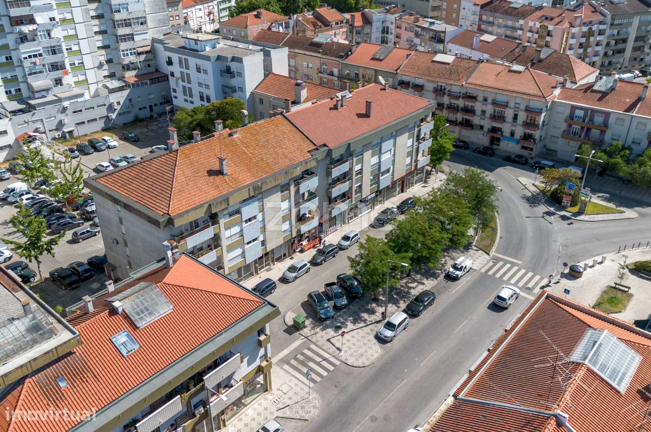 Imóvel para comércio no centro Tomar - Grande imagem: 2/16