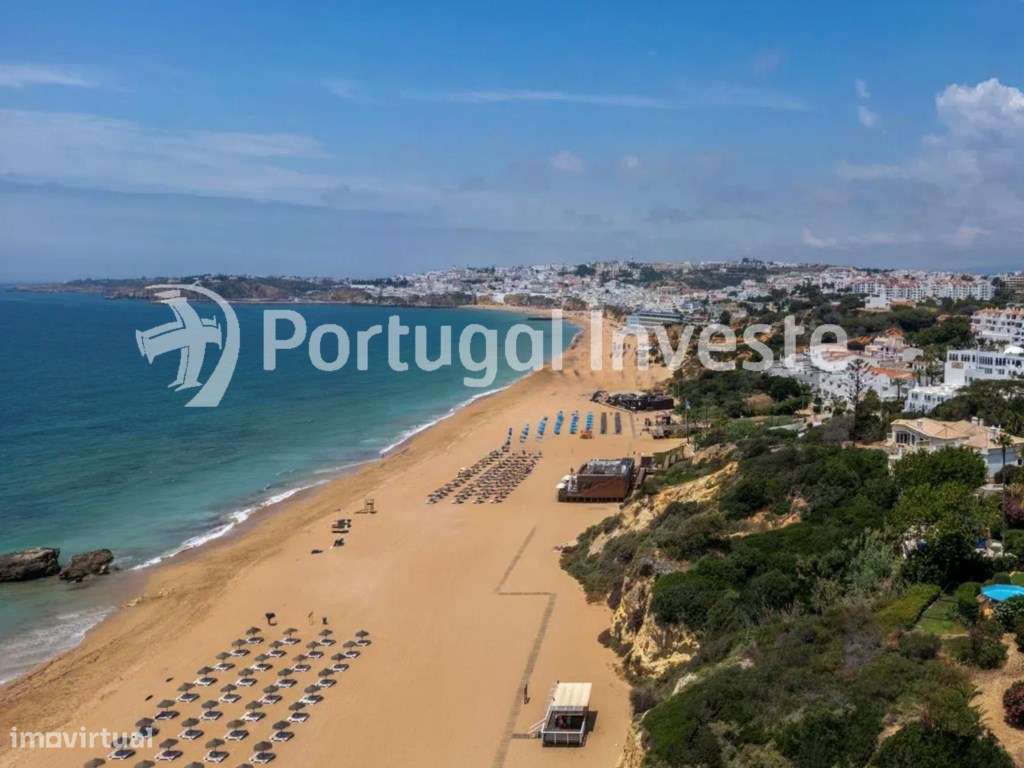 Apenas 5 min da Praia! T0 mobilado com acesso a piscina e excelente...-16