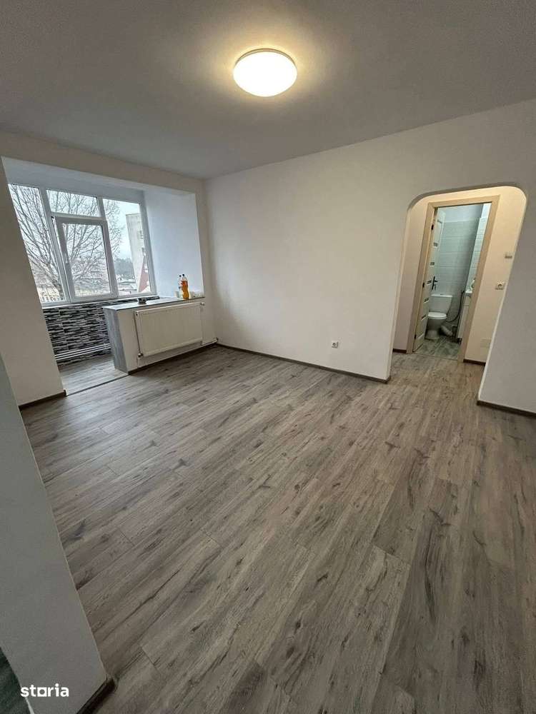 De vanzare apartament cu 3 camere, zona Spitalului Nou 57.000euro - Imagine principală: 5/7