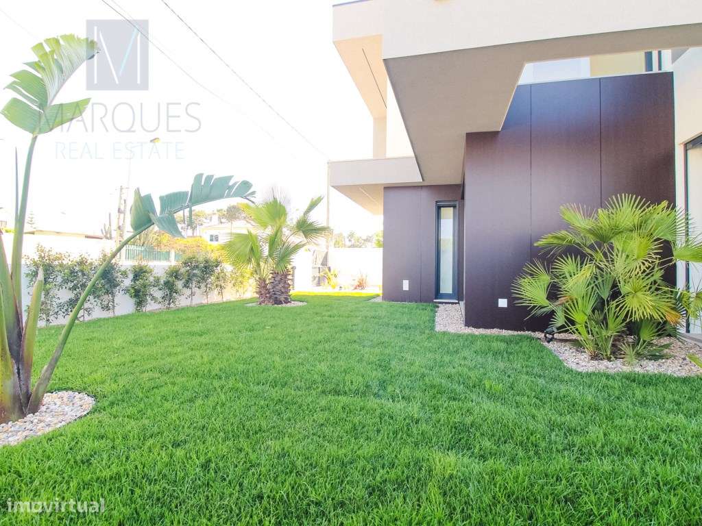 Moradia V3 com Garagem, Jardim e Piscina na Aroeira - Grande imagem: 3/38