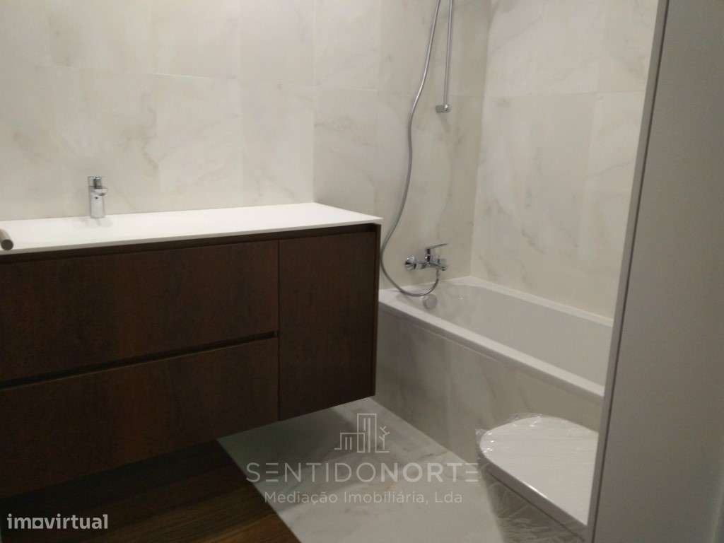 Apartamento T4 junto à Rotunda da Boavista-12