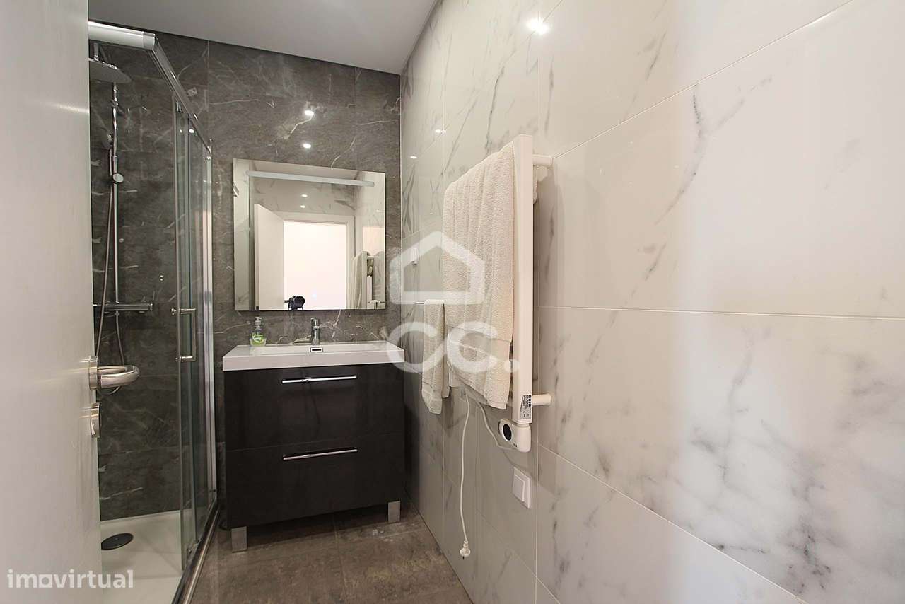 Apartamento T3 Renovado com Vista Mar e Terraço em Armação de Pêra-22