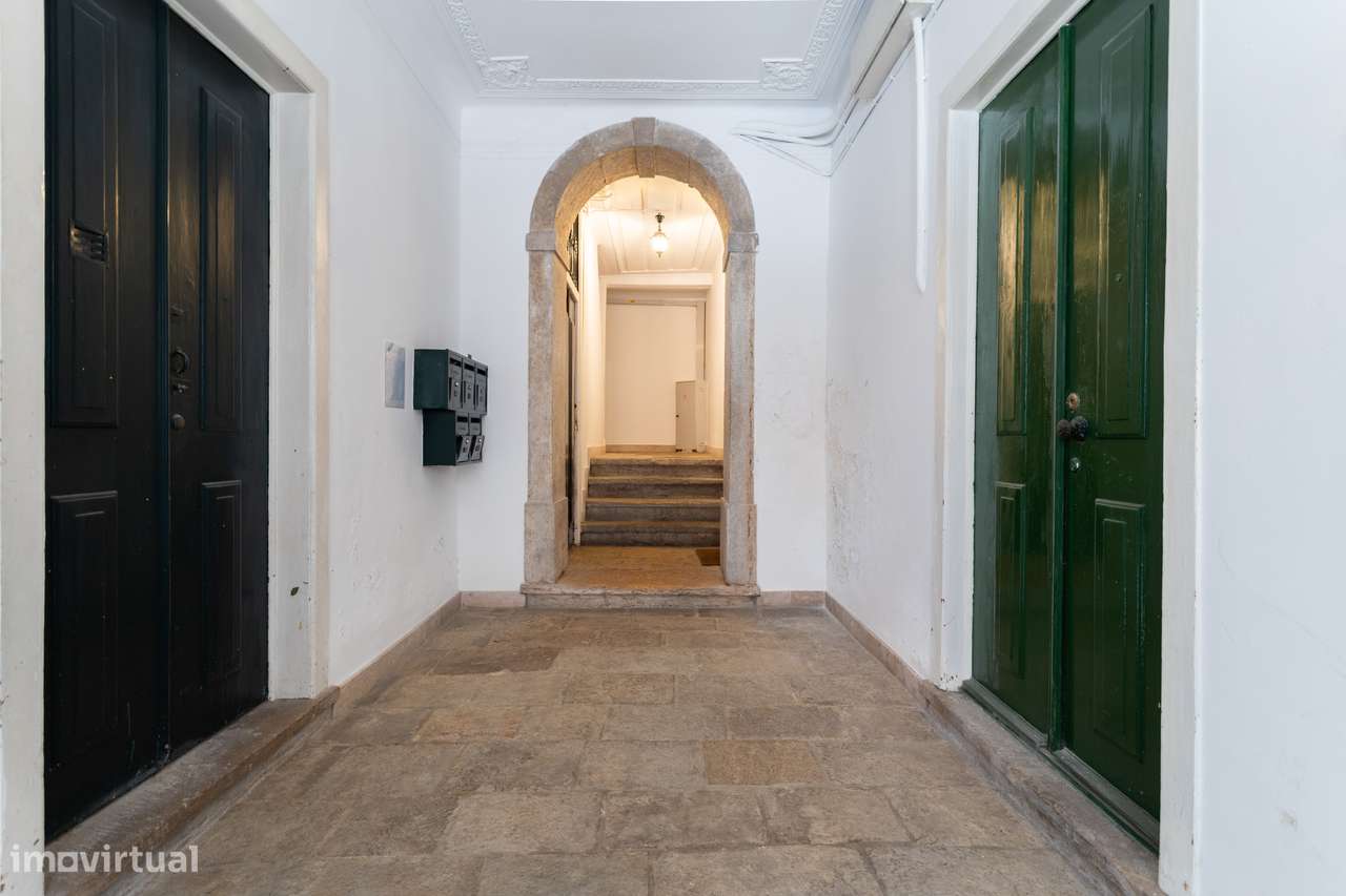 T2 Remodelado com Terraço no Príncipe Real, Lisboa-41