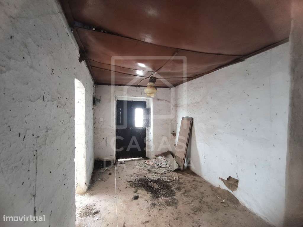 Moradia para recuperar em Faro do Alentejo-6